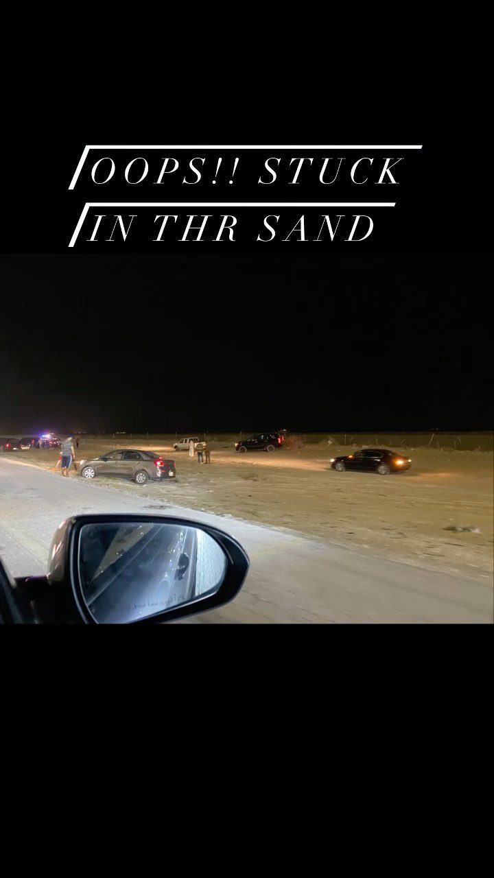 A slow down on the road and people decided to take a short cut in the sand… oops! Stuck!! 
That is going to be fun to get out . 
.
.
. #saudiarabia #drivinginthesand #giangitownsend #lovetotravelyheworld